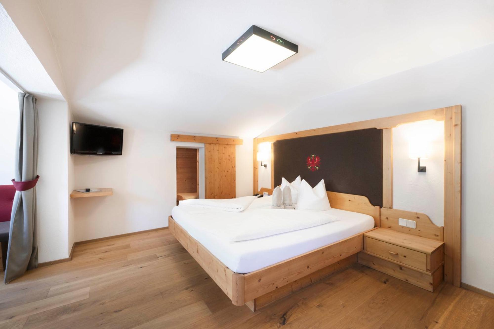 Lifestylepanoramahotel Erika Superior นอยชติฟ อิม ชตูไปทัล ภายนอก รูปภาพ