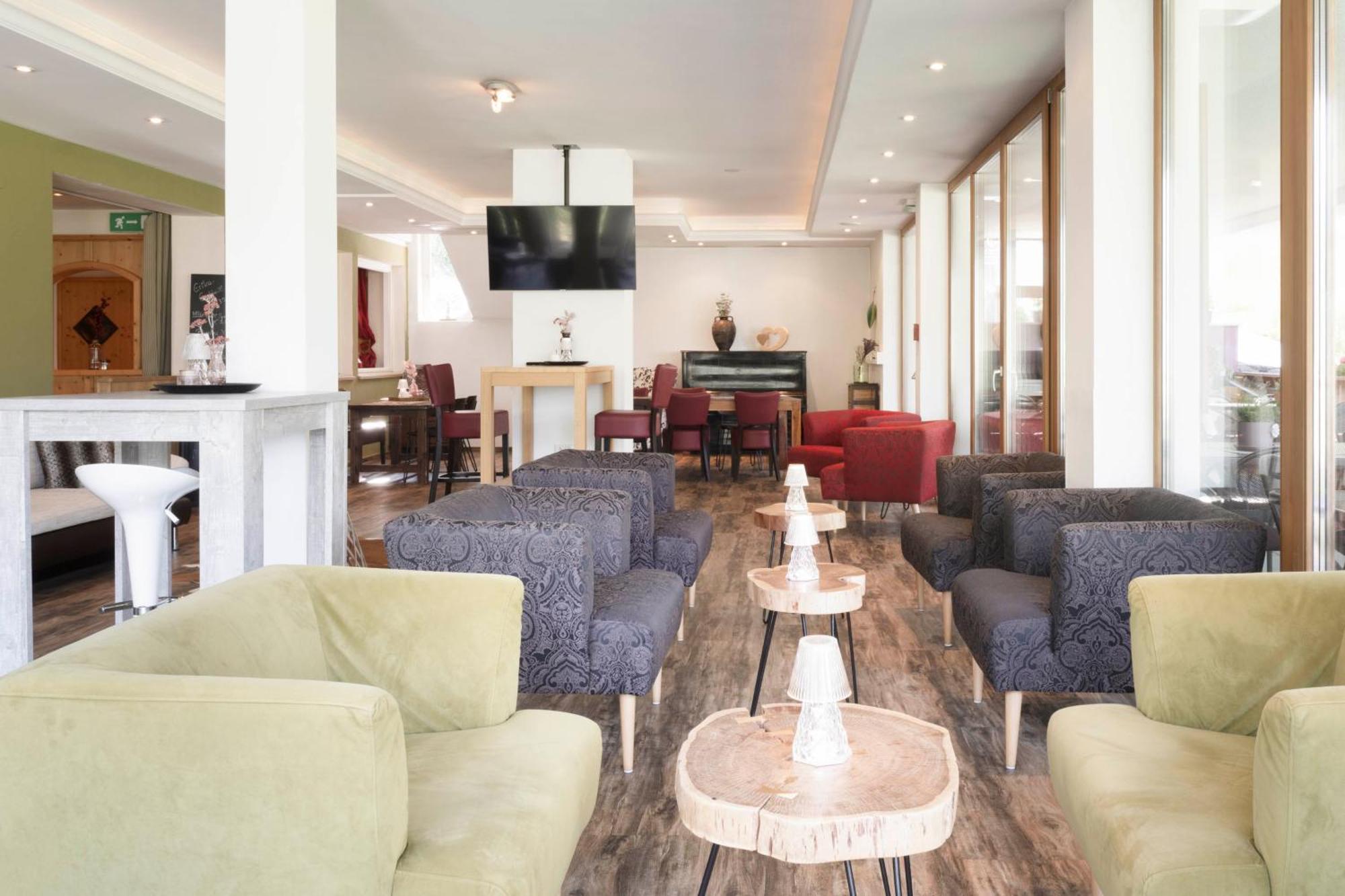 Lifestylepanoramahotel Erika Superior นอยชติฟ อิม ชตูไปทัล ภายนอก รูปภาพ
